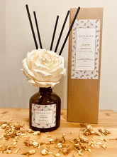 Load image into Gallery viewer, Jasmine + Gardenia Flower Reed Diffuser
