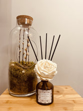 Load image into Gallery viewer, Sandalwood + Musk Flower Reed Diffuser
